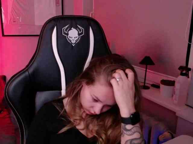 hollyBB webcam