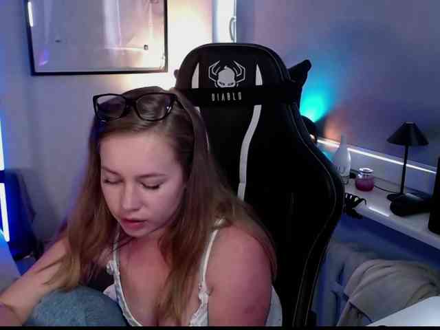 hollyBB webcam