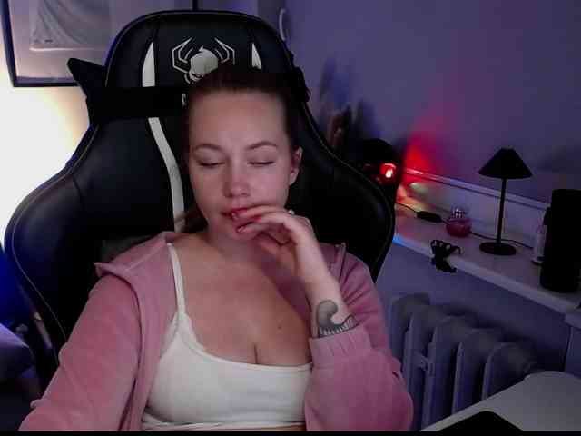 hollyBB webcam