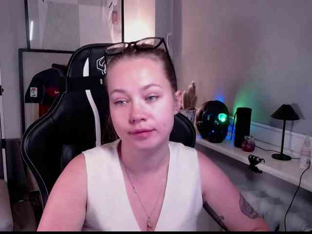 hollyBB webcam