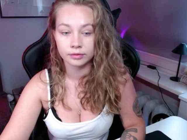 hollyBB webcam