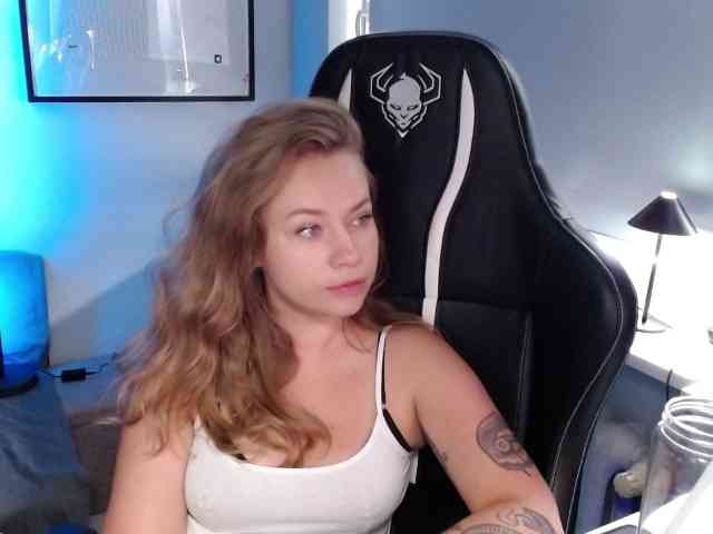 hollyBB webcam