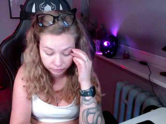 hollyBB webcam