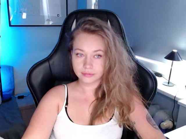 hollyBB webcam