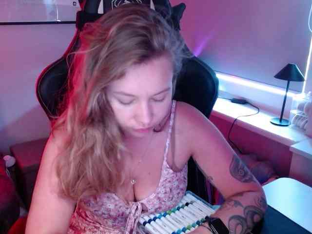 hollyBB webcam