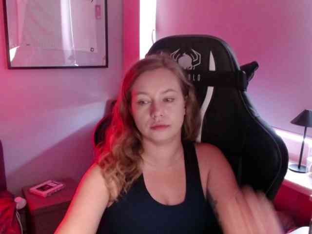 hollyBB webcam