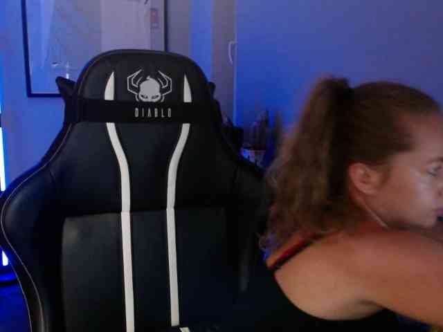 hollyBB webcam