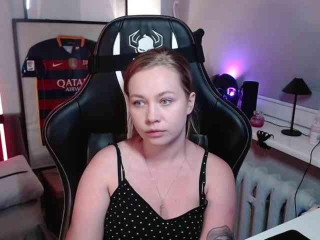 hollyBB webcam