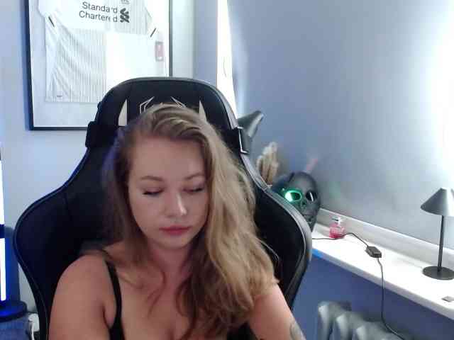 hollyBB webcam