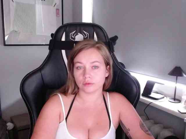 hollyBB webcam