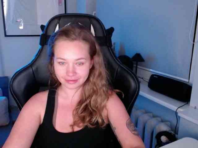 hollyBB webcam