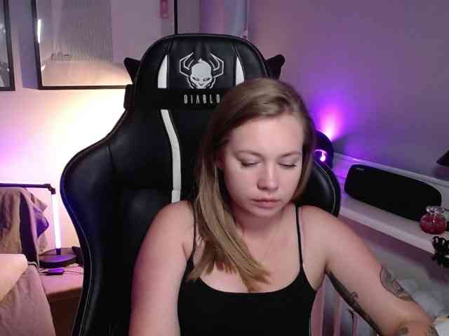 hollyBB webcam