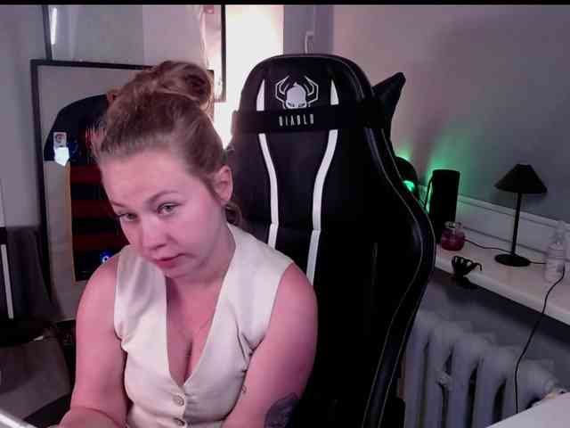 hollyBB webcam