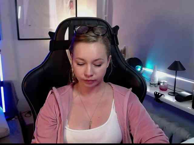 hollyBB webcam