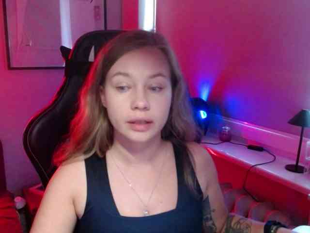 hollyBB webcam