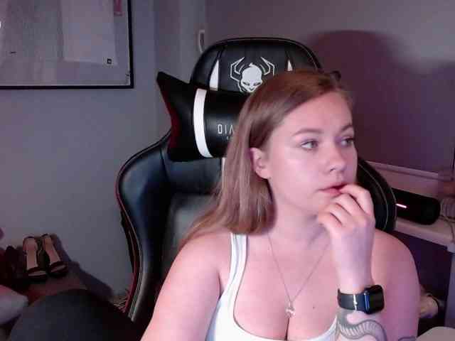hollyBB webcam