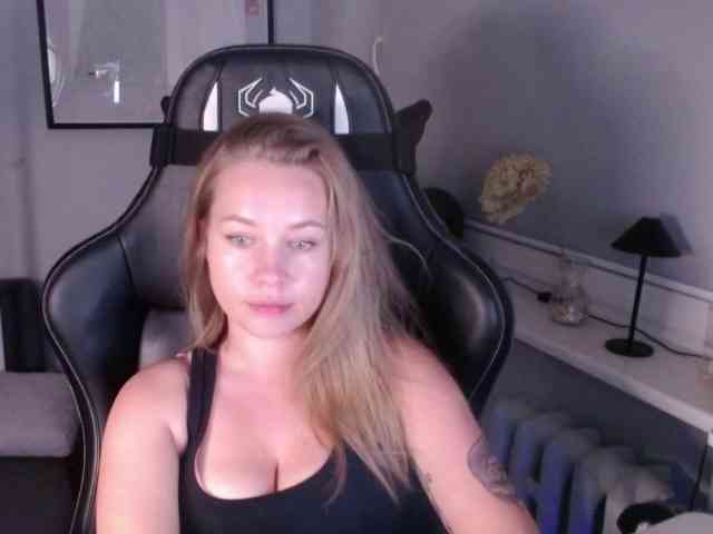 Model: hollyBB
