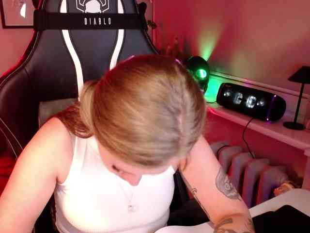 hollyBB webcam