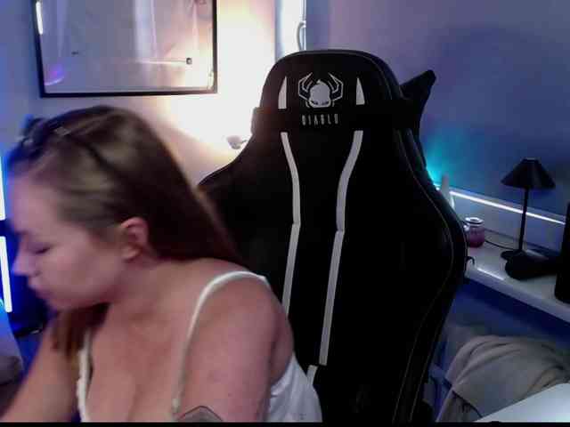 hollyBB webcam