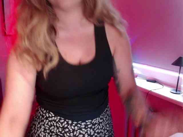 hollyBB webcam