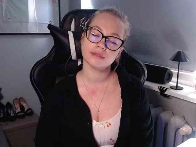 hollyBB webcam