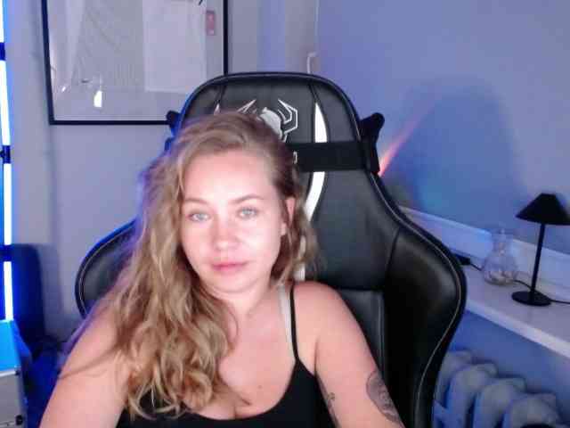 hollyBB webcam