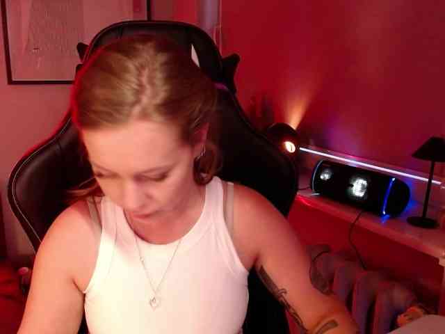 hollyBB webcam