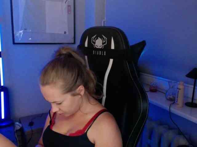 hollyBB webcam