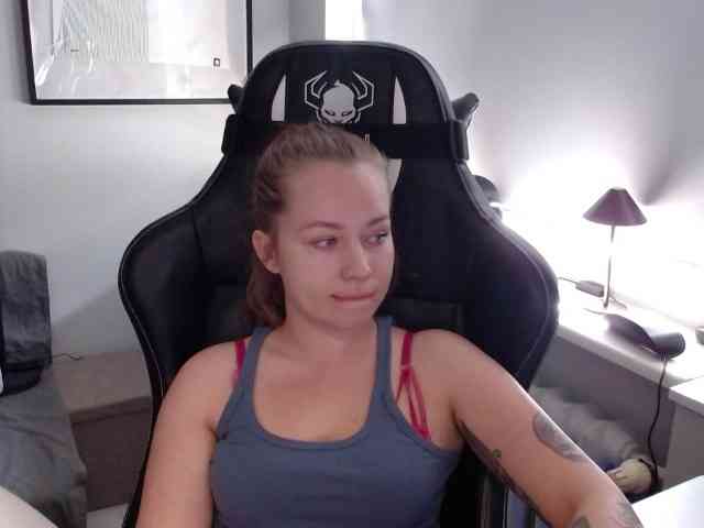 hollyBB webcam