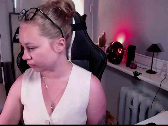 hollyBB webcam
