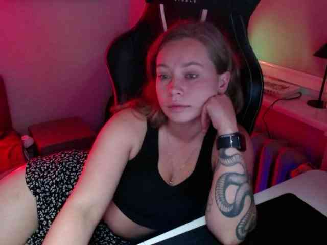 hollyBB webcam