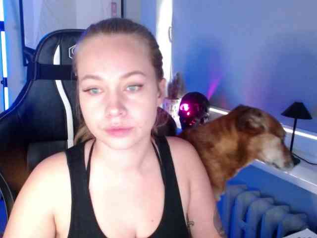 hollyBB webcam