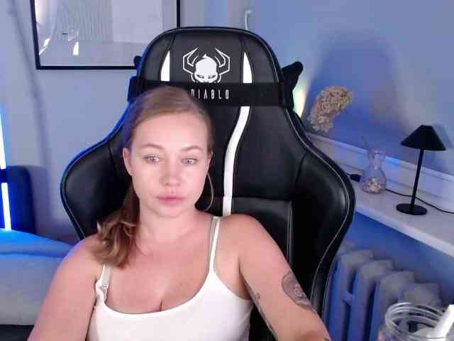 hollyBB webcam