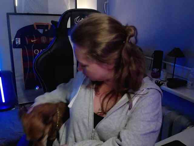 hollyBB webcam