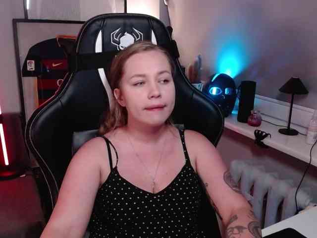 hollyBB webcam