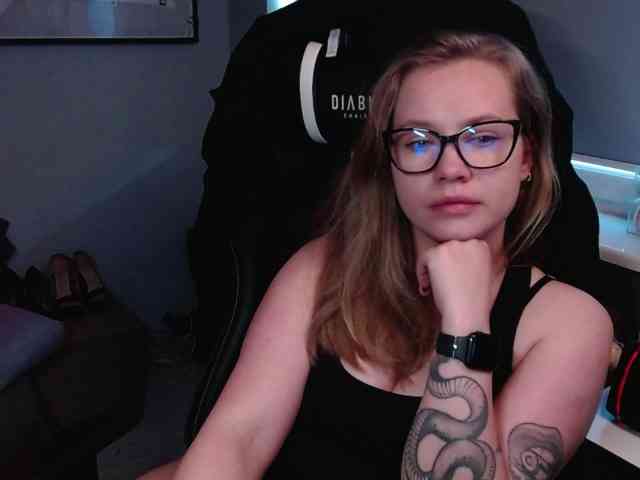 hollyBB webcam