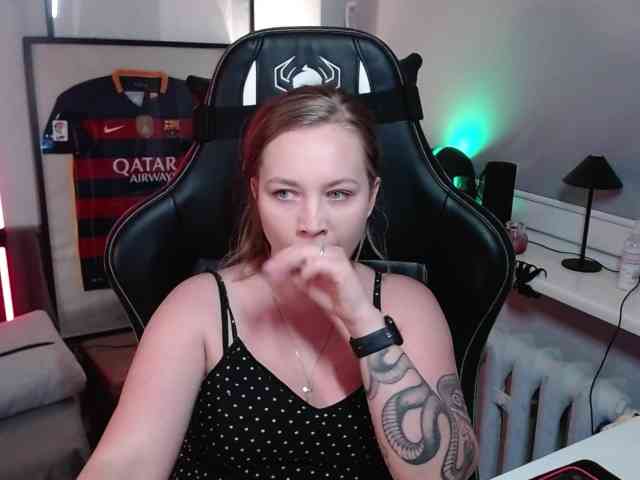 hollyBB webcam