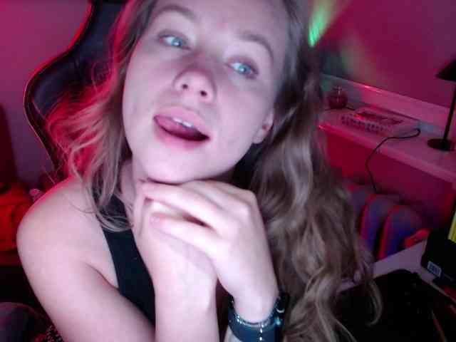 hollyBB webcam