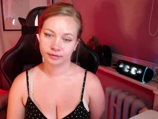 hollyBB webcam