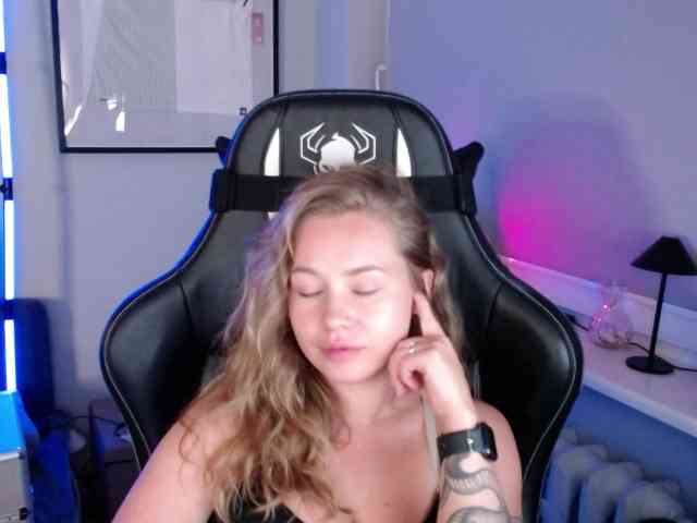 hollyBB webcam