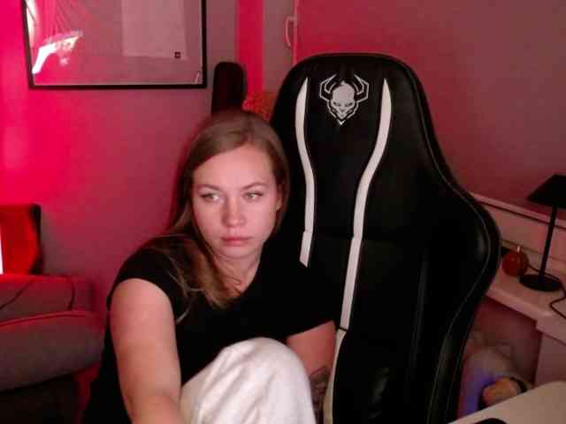 Model: hollyBB