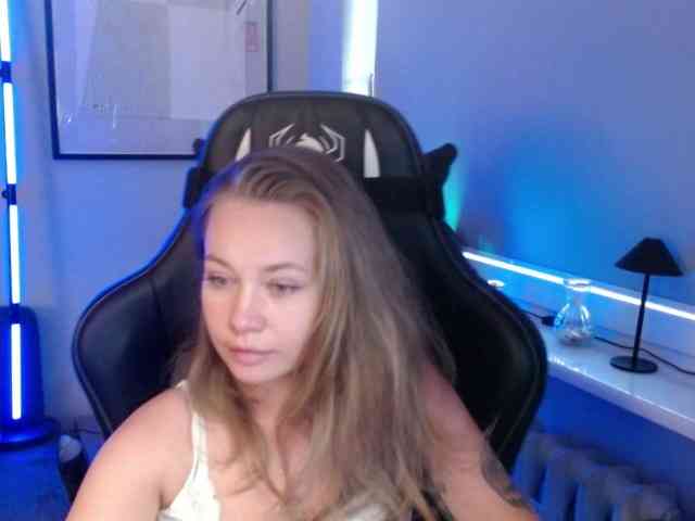 hollyBB webcam