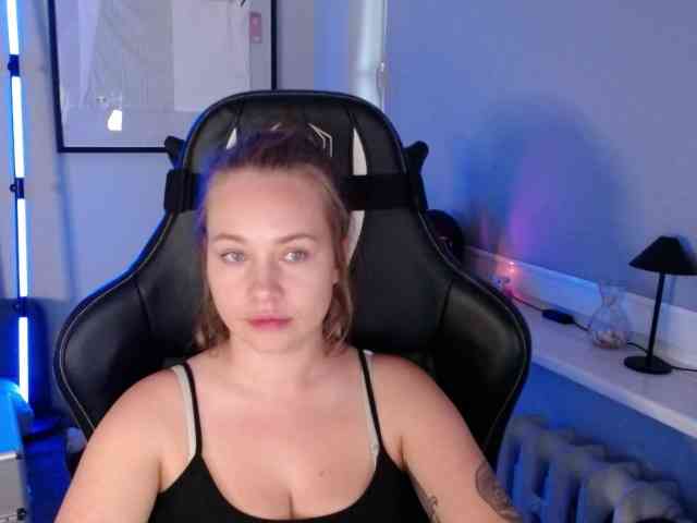 hollyBB webcam