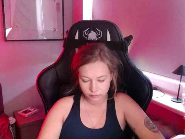 hollyBB webcam
