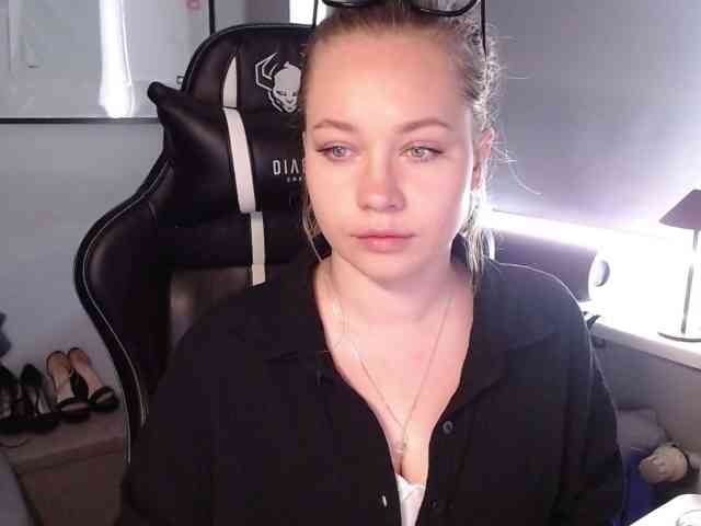 hollyBB webcam