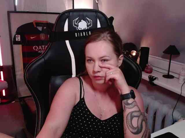 hollyBB webcam