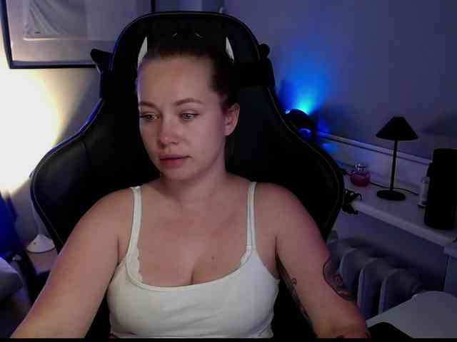 hollyBB webcam
