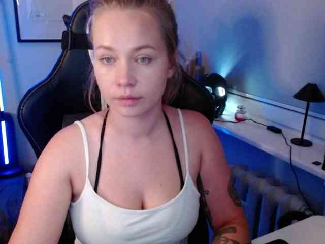 hollyBB webcam