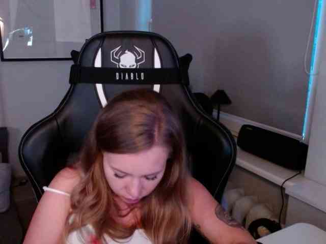 hollyBB webcam