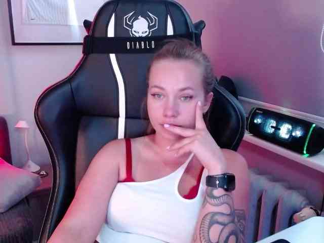 hollyBB webcam